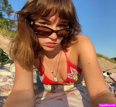 Claire Drake OnlyFans Thumbnail #DMoFBmbW7W