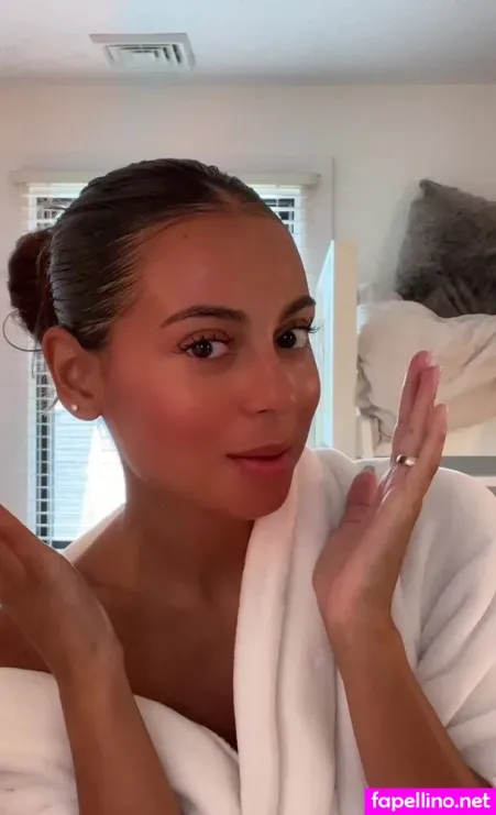 Claire Grossman OnlyFans Thumbnail #1dOwMLp4uo