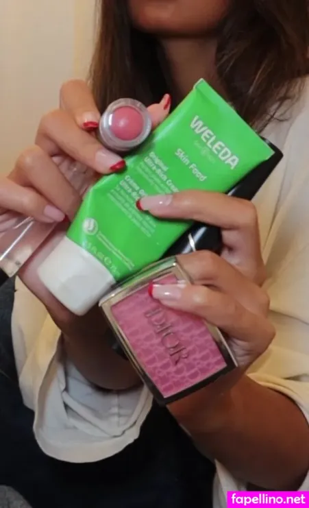 Claire Grossman OnlyFans Thumbnail #R1BKP7UIwz