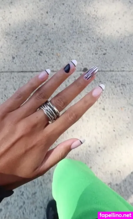 Claire Grossman OnlyFans Thumbnail #YNUOisT6uq