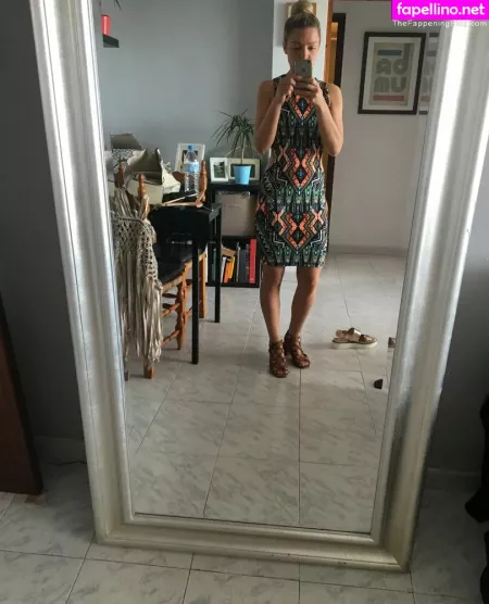 Claire Hutchings OnlyFans Thumbnail #0tV9LG1POr