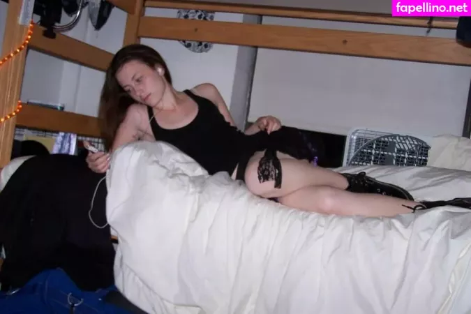 Claire Max OnlyFans Thumbnail #KmbwmlUkHz