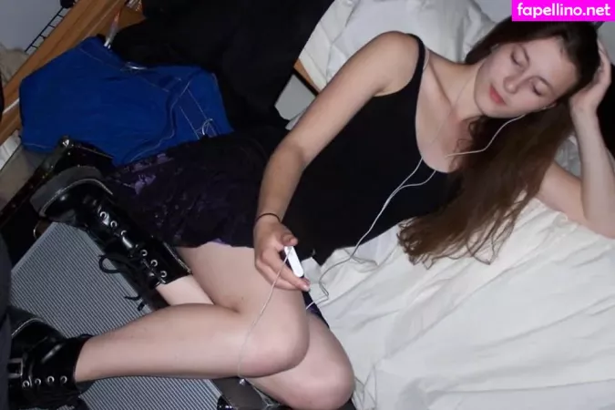 Claire Max OnlyFans Thumbnail #LgR7w3l2bn