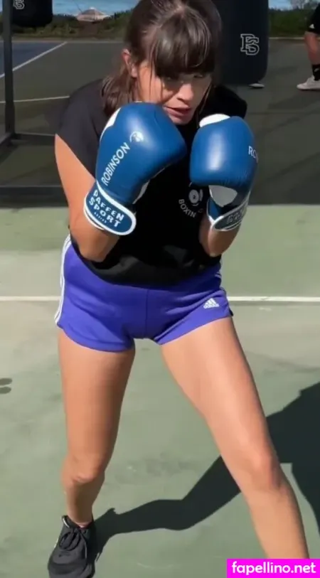 Claire Oelkers OnlyFans Thumbnail #gGsqCgYOga