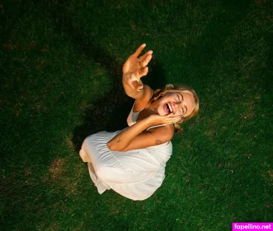 Claire Rosinkranz OnlyFans Thumbnail #6lm0sRQGQe