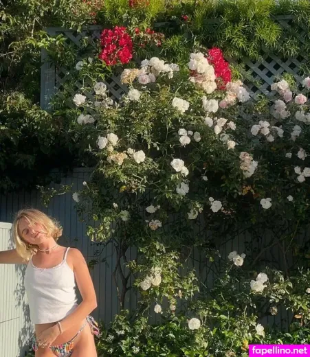 Claire Rosinkranz OnlyFans Thumbnail #Y0IbFMBjCw