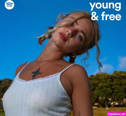 Claire Rosinkranz OnlyFans Thumbnail #YHIPxucAGs
