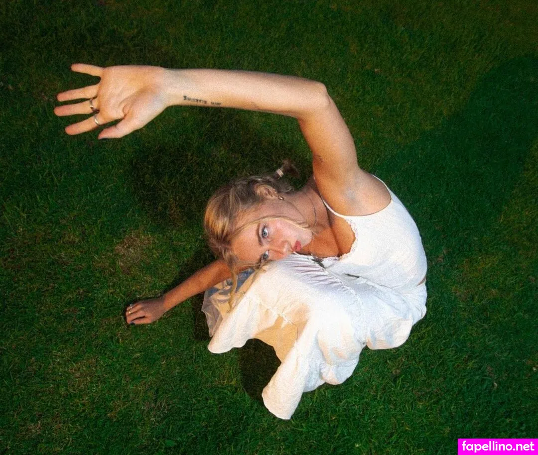 clairerosinkranz, illustrious_trap Nude Leaked OnlyFans Photo #YtLEZUZdCs