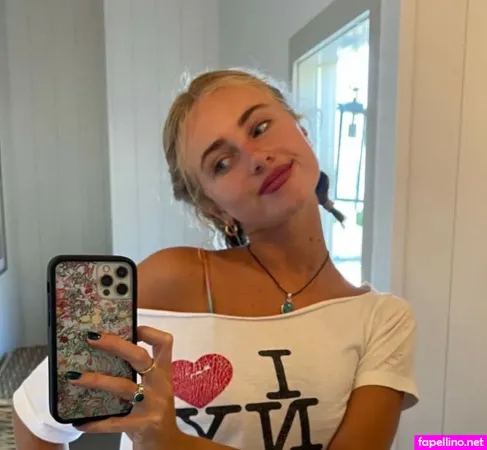 Claire Rosinkranz OnlyFans Thumbnail #atyApgsjMQ