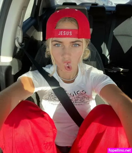 Claire Rosinkranz OnlyFans Thumbnail #fSEopaJxh9