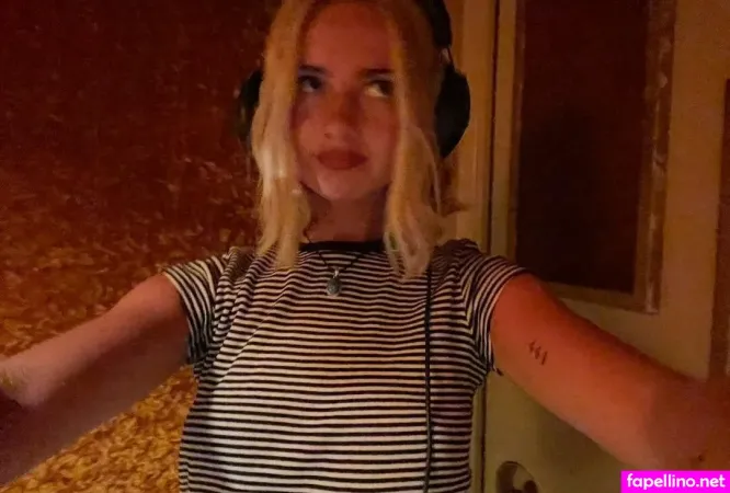 Claire Rosinkranz OnlyFans Thumbnail #h4FaTsIZgZ