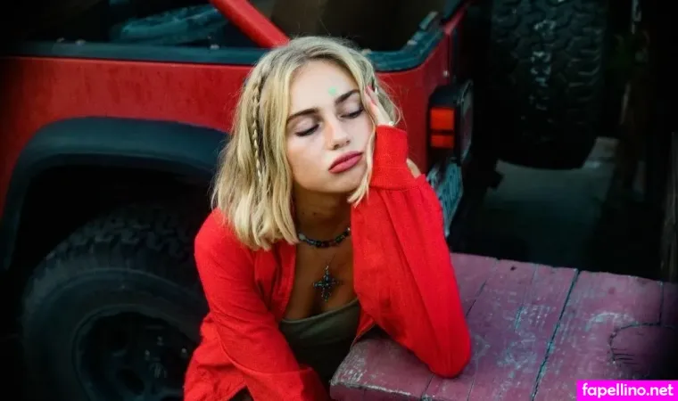 Claire Rosinkranz OnlyFans Thumbnail #wJpx5IJYj2