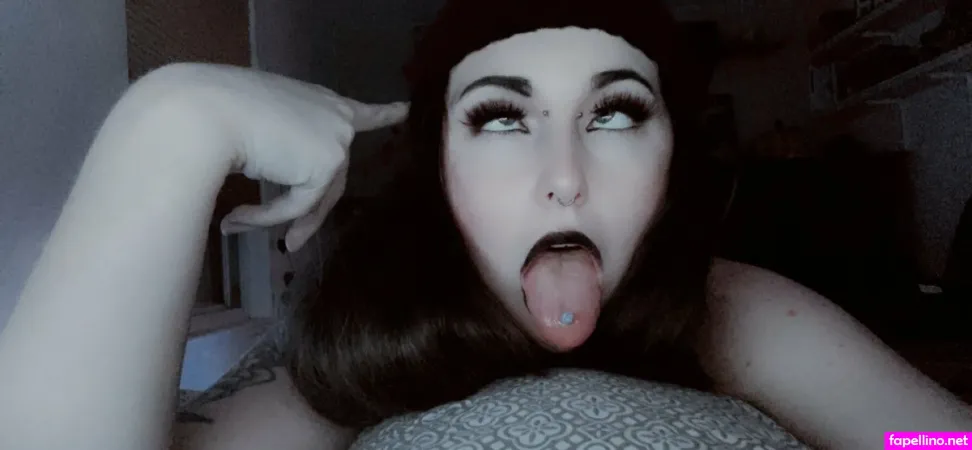 Claire Silversfree OnlyFans Thumbnail #OC7L8EqPad