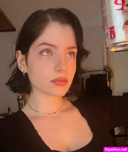 Claireyael OnlyFans Thumbnail #4ccXdRNve8