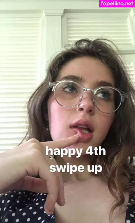 Clairo OnlyFans Thumbnail #ESRoytCuGc