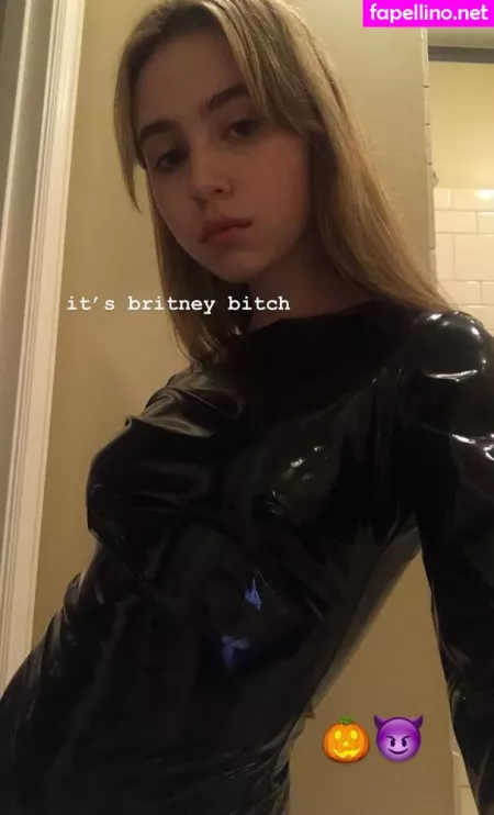 Clairo OnlyFans Thumbnail #pGL5X33RoH