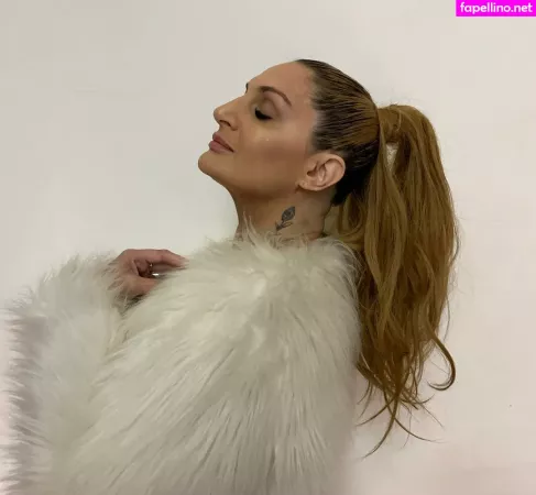 Clara Averbuck OnlyFans Thumbnail #OjfYNCBLVU