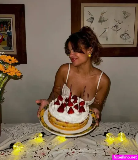 Clara Buarque Main Profile Photo