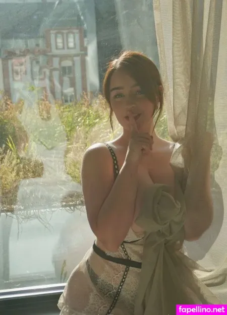 Clara Ellis OnlyFans Thumbnail #D2xrpbbL4z