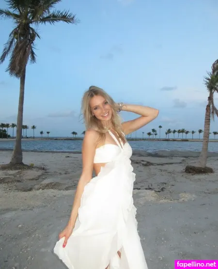 Clara Ford OnlyFans Thumbnail #i7QfDv4WXx