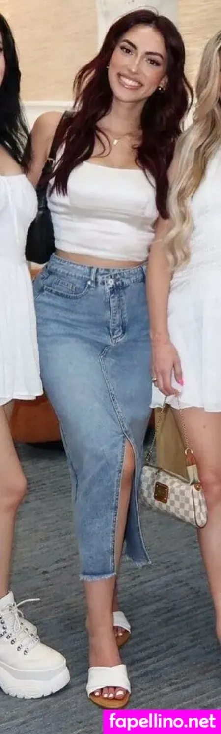 Clara Gomez OnlyFans Thumbnail #099KGeR9bw