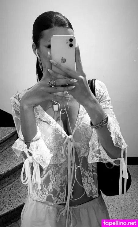 Clara Lostanlen OnlyFans Thumbnail #69UW1osHM9