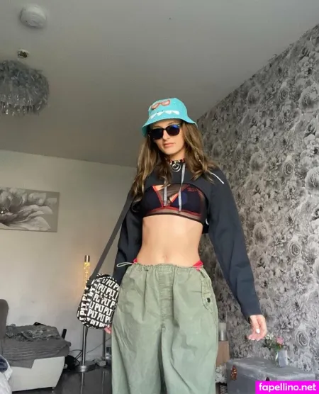 Clariceweston98 OnlyFans Thumbnail #DvzyZdDxlD