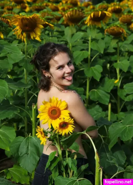 Clarissarosanaroth OnlyFans Thumbnail #6oDx9dGqxf