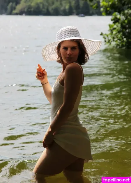 Clarissarosanaroth OnlyFans Thumbnail #QviyKEJpKY