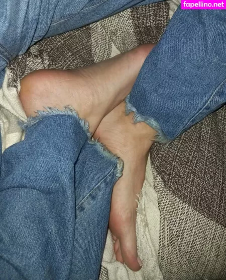 Clarita Feet OnlyFans Thumbnail #O6vm2msT96