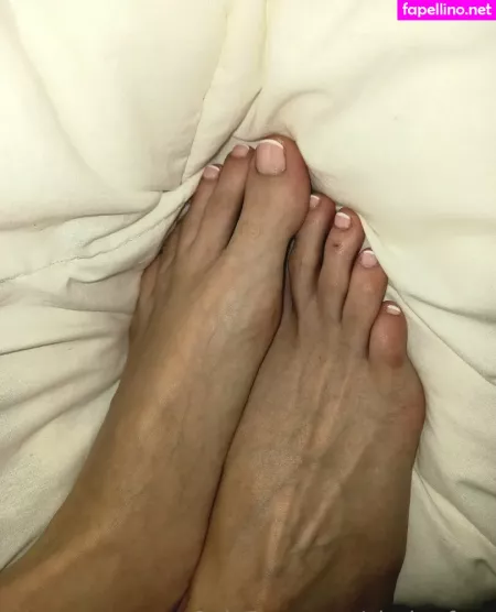 Clarita Feet OnlyFans Thumbnail #tcb2bK0cbE