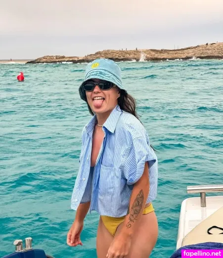 Claudia Pina OnlyFans Thumbnail #cY1cUVR1fY