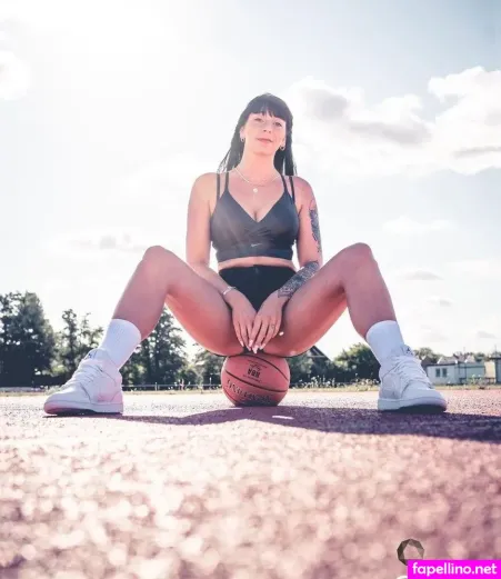 Claudia S OnlyFans Thumbnail #Y75CFaUNhm