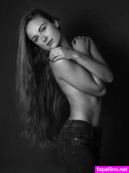 Claudia Struwe Flying Claudia OnlyFans Thumbnail #Dl0NgM8ttm