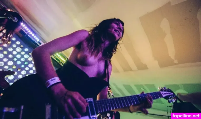 Clementine Creevy OnlyFans Thumbnail #9gEOU7HL2e