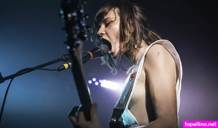 Clementine Creevy OnlyFans Thumbnail #EnvCpLKbeJ