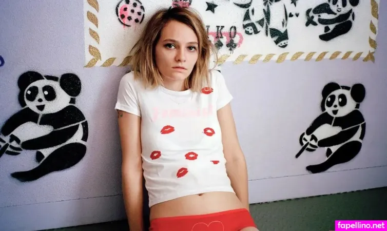 Clementine Creevy OnlyFans Thumbnail #LiXFahcAeE