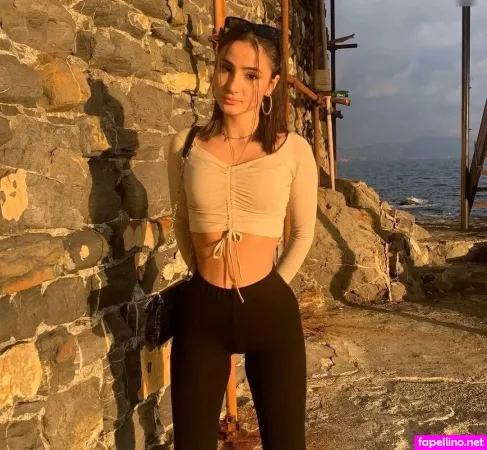 Clizia Quaglio OnlyFans Thumbnail #TyvKrqL5WB