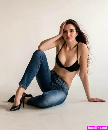 Clizia Somma OnlyFans Thumbnail #WXJKBurJWx