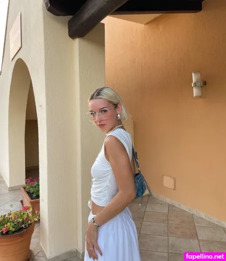 Clotilde Gauneau OnlyFans Thumbnail #gAuNP9mcDf