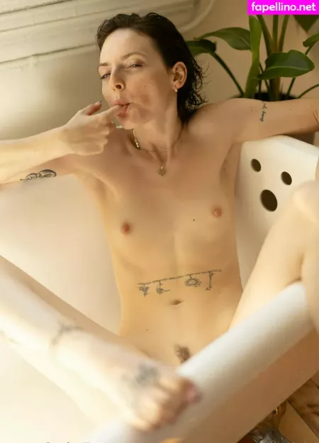 Cloversworldwide OnlyFans Thumbnail #4Rr2WsAx75