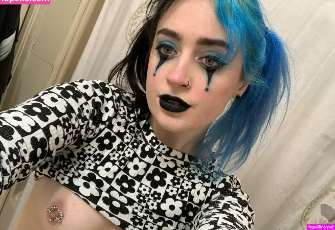 Clowngirl420 OnlyFans Thumbnail #0WGeJboci9
