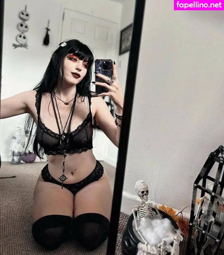 coffeeprincessxo, spookyxkittyx Nude Leaked OnlyFans Photo #W0C3IzTmVT