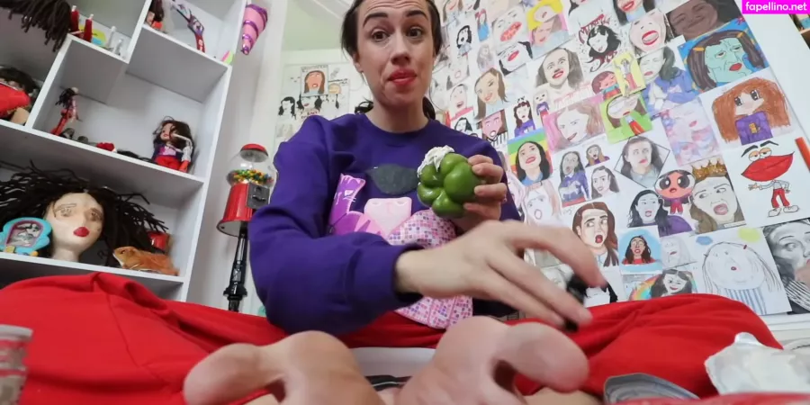 Colleen Ballinger OnlyFans Thumbnail #4Ldo82XABJ