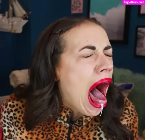Colleen Ballinger OnlyFans Thumbnail #QKbyoyMLTr