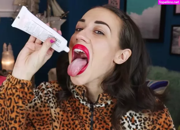 Colleen Ballinger OnlyFans Thumbnail #cUv7S2oTbW