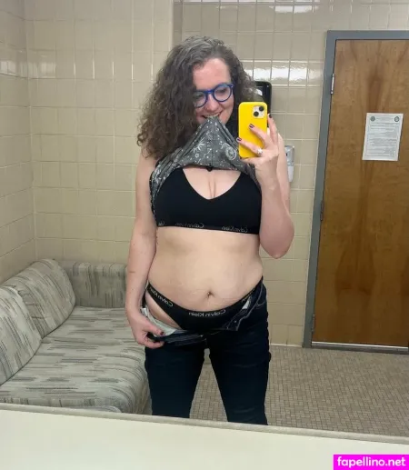 Comfykaren OnlyFans Thumbnail #Gpy9dcUj4P