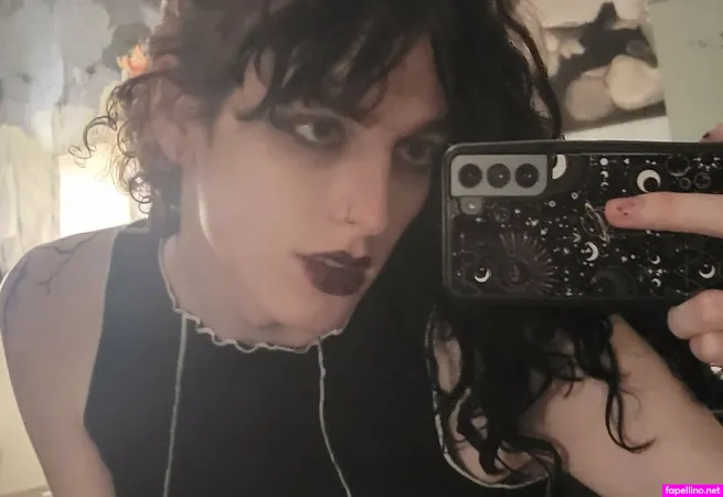 Comfyknife OnlyFans Thumbnail #1tcdN8aaNo