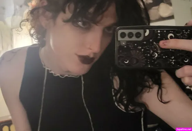 Comfyknife OnlyFans Thumbnail #YA2RrGzrrY