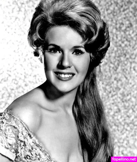 Connie Stevens OnlyFans Thumbnail #HGigC3IfNs